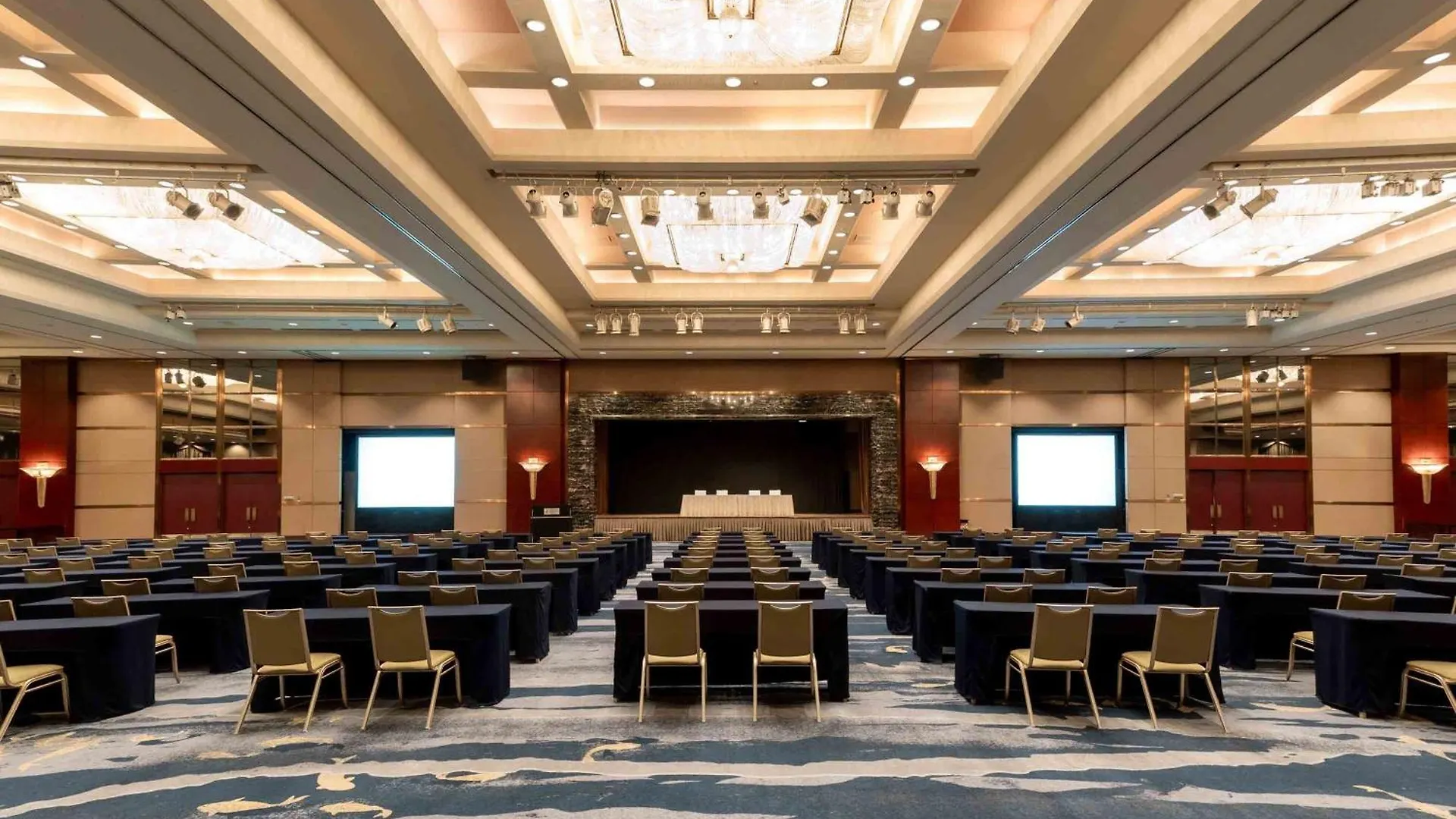 Grand Prince Hotel Osaka Bay 5*,